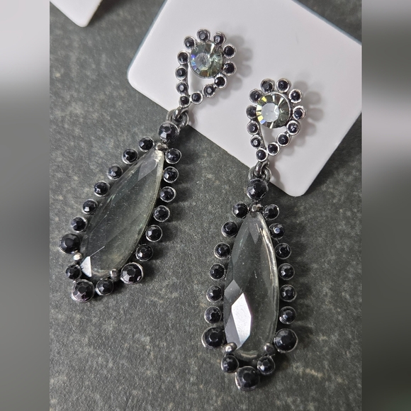 Avon Vintage Earrings Black Glass Stones Teardrop Earrings - Picture 2 of 16